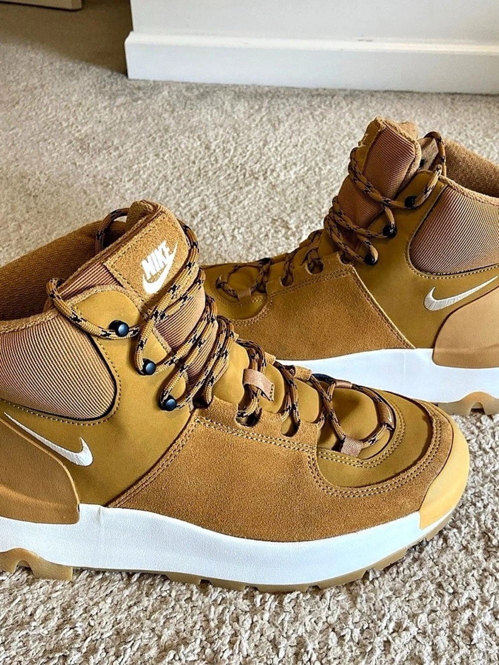 Nike SFB 6" Leather Brown & White US 9.5 Like New